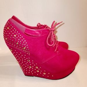 Delicacy Hot Pink gold studs platform shoes